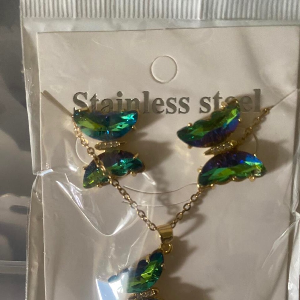 Butterfly Jewelry Set - Picture 3 of 3